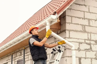 Pose et remplacement de gouttières à Rouillé